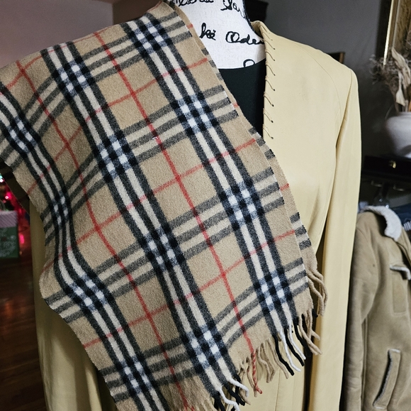 BURBERRY WINTER SCARF - Picture 8 of 11